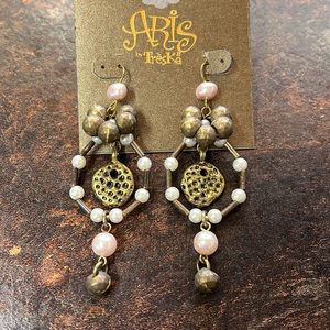 🌟NEW🌟 Treska Dangle Earrings Bead Post Style Gold